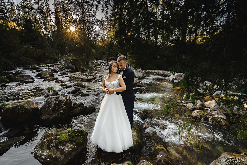 Sesja ślubna w górach - piękne krajobrazy i romantyczne ujęcia - zdjęcie 050